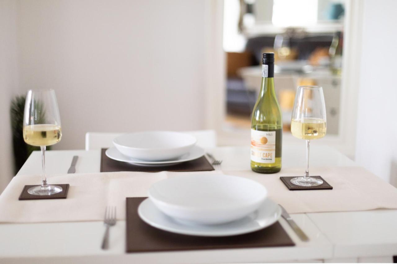 Spacious 1 Bed Oxford Street Apartment - Sleeps 4 Londen Buitenkant foto