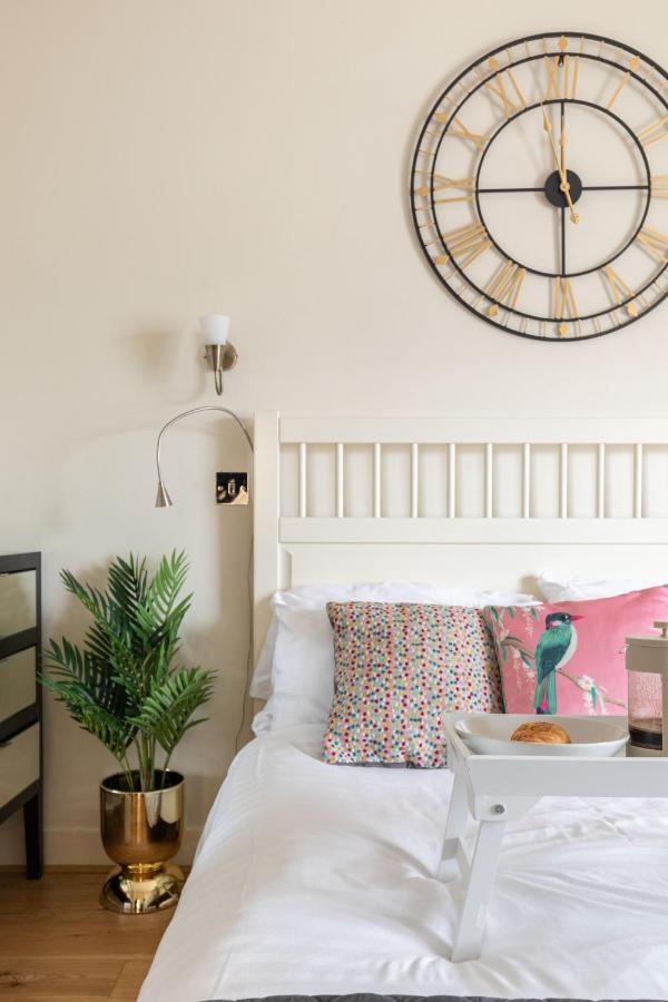 Spacious 1 Bed Oxford Street Apartment - Sleeps 4 Londen Buitenkant foto