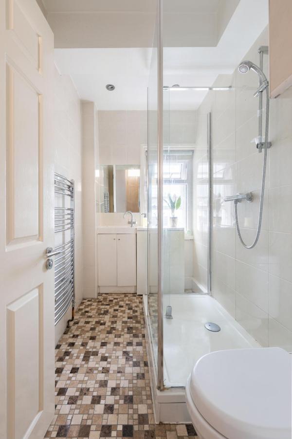 Spacious 1 Bed Oxford Street Apartment - Sleeps 4 Londen Buitenkant foto