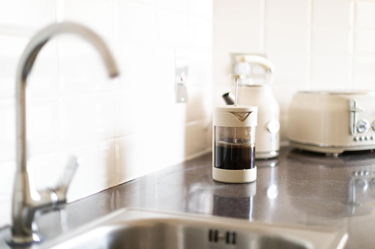 Spacious 1 Bed Oxford Street Apartment - Sleeps 4 Londen Buitenkant foto
